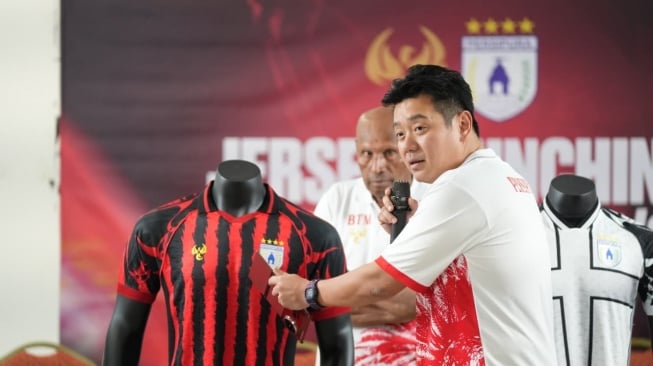 Makna Mendalam Jersey Anyar Persipura Jayapura Buatan Cendrawasih Karsa