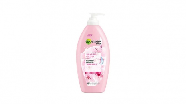 Garnier Sakura Glow Nourishing Radiance Serum Milk UV (garnier.co.id)