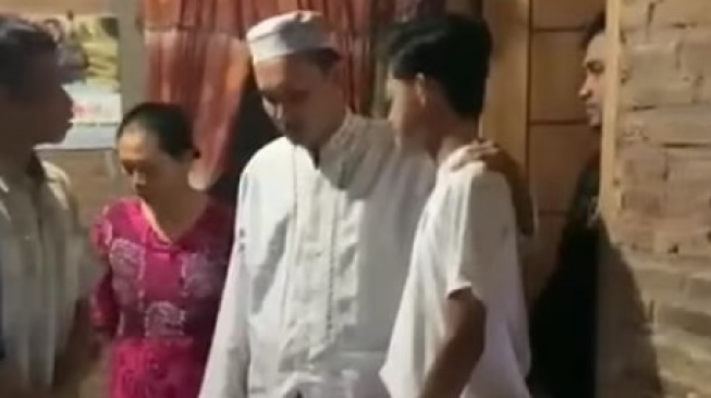 Viral! Menyamar Sebagai Ustaz, Polisi Bekuk Pelaku Pengeroyokan di Jepara