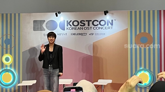 Lee Mu Jin di acara KOSTCON, Indonesia Arena, Senayan, Jakarta Pusat pada Sabtu, 2 Agustus 2025 [Suara.com/Rena Pangesti]