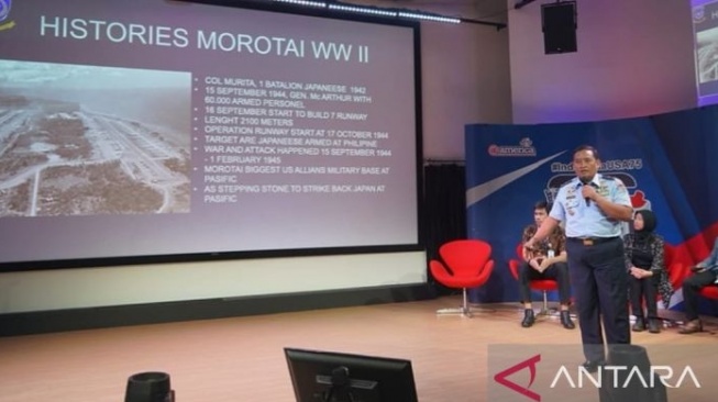 Marsma TNI Fajar Adriyanto dalam acara seminar di Pusat Kebudayaan Amerika Serikat @america, Jakarta. [ANTARA/HO-Ade Marboen/@america]