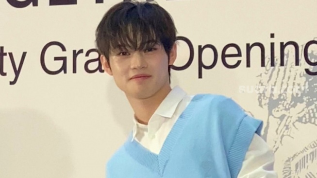 Hadiri Meet and Greet Grand Opening Chagee, Chenle NCT Dream Seru-seruan Bareng Fans