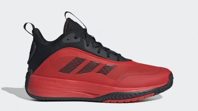 Adidas Own The Game 3- Sepatu basket Adidas di bawah Rp1 juta. [Adidas.co.id]