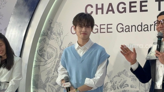 Chenle NCT Dream saat menghadiri meet and greet grand opening Chagee di mal Gandaria City, Jakarta Selatan pada Sabtu, 2 Agustus 2025. [Suara.com/Tiara Rosana]