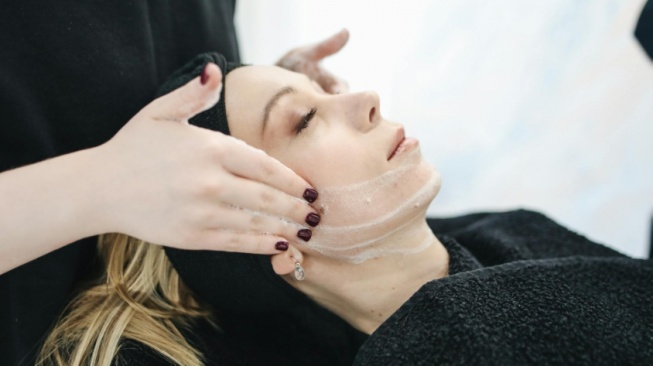 5 Rekomendasi Moisturizer untuk Kulit Berminyak dan Pori Besar