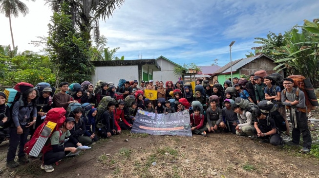Mapala UI Jelajahi Gunung Tertinggi di Bengkulu, Eksplorasi Alam dan Pendakian