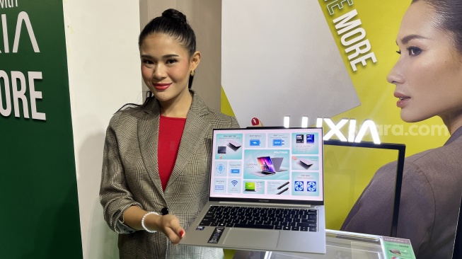 Laptop Polytron Luxia Pro Ultra 5 yang resmi meluncur ke Indonesia pada Selasa (5/8/2025). [Suara.com/Dicky Prastya]