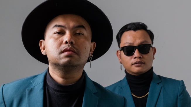 Duo Hiladies baru saja merilis single berjudul "Adilkah". [Instagram]