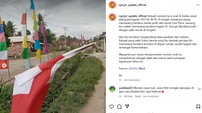 Tangkapan layar video seorang emak-emak memasang bendera di depan rumahnya. [Instagram/@nyinyir_update_official]