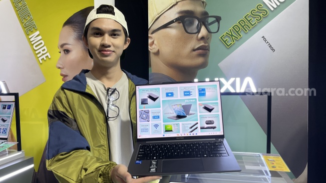 Laptop Polytron Luxia Pro i5 yang resmi meluncur ke Indonesia pada Selasa (5/8/2025). [Suara.com/Dicky Prastya]