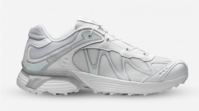 Sepatu Salomon (atmos.co.id)