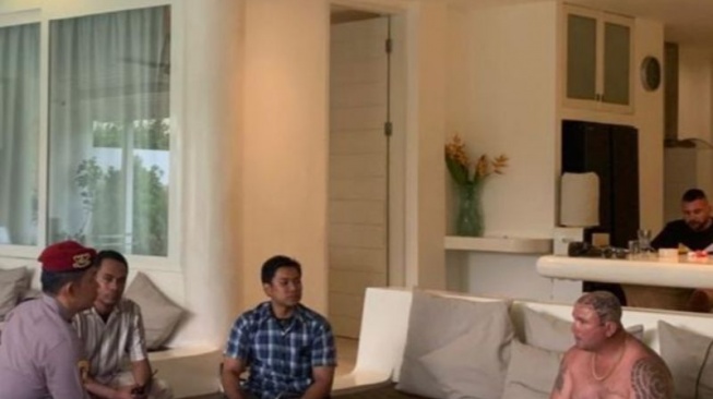 Bule Australia Berulah di Bali, Kini Rampas Lalu Bakar Mobil Warga