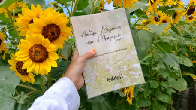 Ulasan Buku Antara Berjuang dan Menyerah: Arti Tawakal dalam Balut Romansa