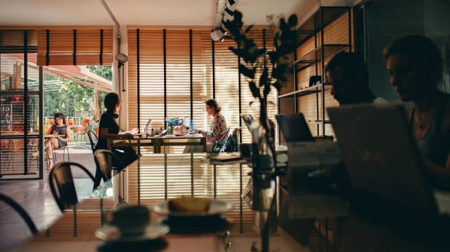 Segini Tarif Royalti Musik di Kafe, Bar, hingga Klub Malam, Ternyata Beda Banget!