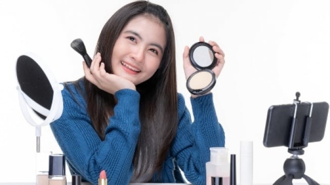 Ilustrasi bedak padat tahan lama/Freepic