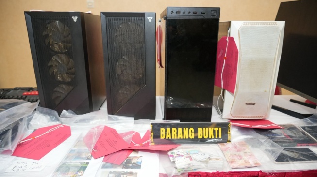 Rilis kasus judi online di Mapolda DIY beberapa waktu lalu. [Dok: Polda DIY].