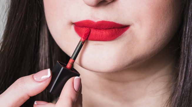 Apakah Lip Cream Membuat Bibir Hitam? Ternyata Ini Penyebabnya