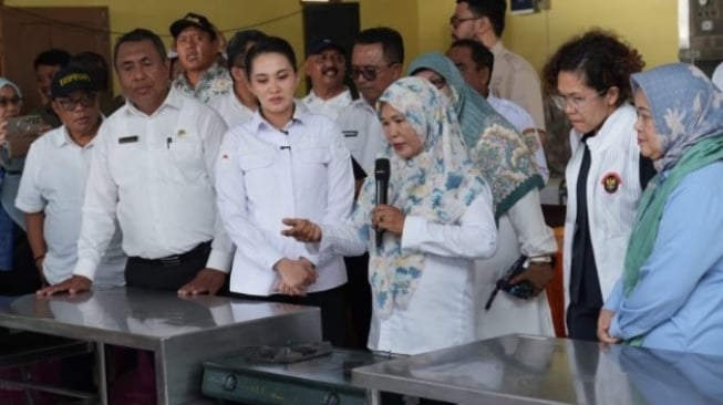 Sherly Tjoanda Intip Kesiapan Dapur Umum Program Makan Bergizi Gratis