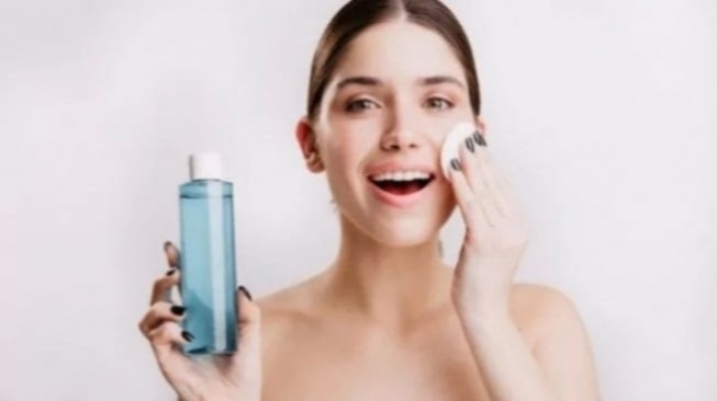4 Micellar Water Berbahan Chamomile Cegah Iritasi Aman untuk Kulit Sensitif