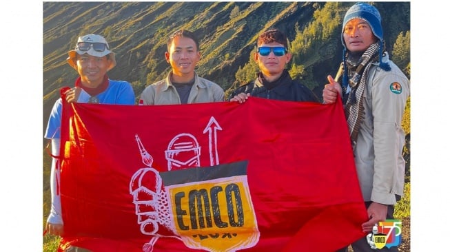 Mendaki Bersama EMCO: Dari Gunung Rinjani Turun ke Hati