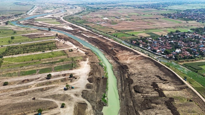 Pengembangan Sungai Wulan adalah upaya nyata Brantas Abipraya berkontribusi dalam mengatasi permasalahan banjir dan memberikan dampak besar terhadap sektor pertanian di wilayah sekitar (Dok: Brantas Abipraya)