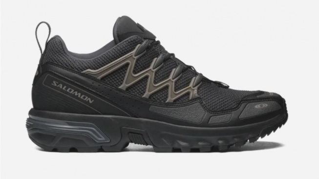 Sepatu Salomon (atmos.co.id)
