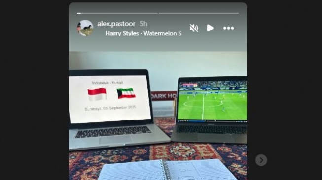 Asisten pelatih Timnas Indonesia, Alex Pastoor menganalisis permainan Kuwait yang akan jadi lawan skuad Garuda pada September 2025 mendatang. (IG Alex Pastoor)