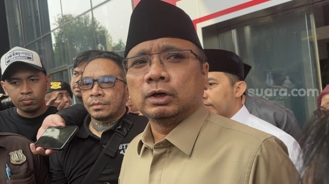 Eks Menteri Agama Yaqut Cholil Qoumas telah selesai menjalani pemeriksaan untuk memberikan keterangan terkait penyelidikan kasus dugaan korupsi pada penyelenggaraan haji. (Suara.com/Dea)