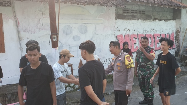 Mural One Piece Berlatar Merah Putih di Sleman Dihapus Paksa: Lecehkan Negara?