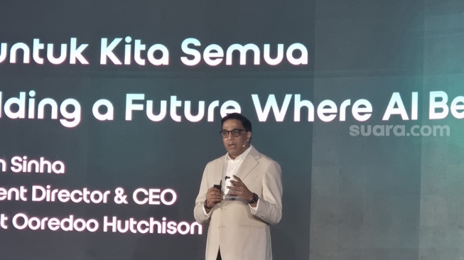 Vikram Sinha, President Director and Chief Executive Officer Indosat Ooredoo Hutchison dalam peluncuran fitur Anti-Spam dan Anti-Scam, Jakarta, Kamis (7/8/2025). [Suara.com/Dythia]