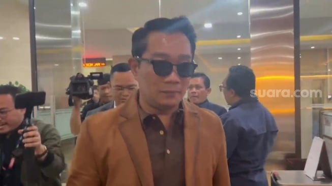 Mantan Gubernur Jawa Barat, Ridwan Kamil atau RK di Bareskrim Polri untuk menjalani tes DNA, Kamis (7/8/2025).[Suara.com/Yasir]