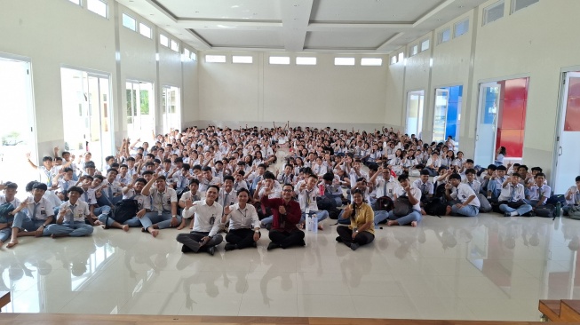 Literasi keuangan Bank Mandiri untuk tingkat sekolah menengah atas di SMA Yos Sudarso, Lampung (Dok: Bank Mandiri)