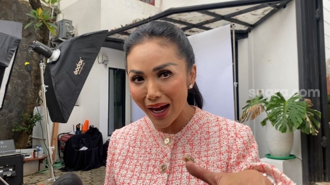 Kris Dayanti saat ditemui di kawasan Mampang, Jakarta Selatan, Jumat (8/8/2025). [Tiara Rosana/Suara.com]