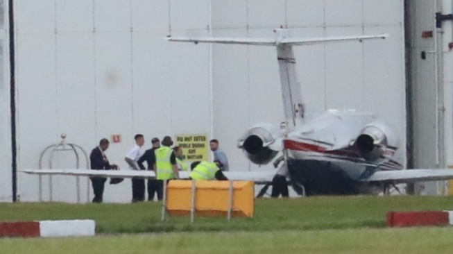 Benjamin Sesko mendarat di Manchester dengan menggunakan jet pribadi [Dok The Sun]
