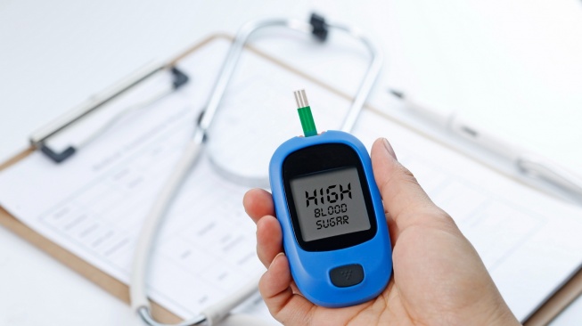 ilustrasi alat cek gula darah (freepik/xb100)
