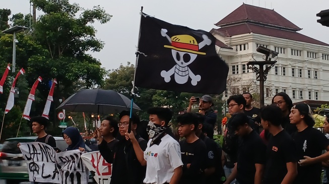 Bawa Bendera One Piece, Aksi Kamisan di Solo Soroti Kebebasan Berekspresi