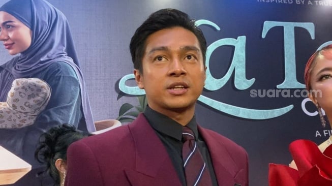 Deva Mahenra di acara rilis film La Tahzan di kawasan Kuningan, Jakarta Selatan pada Kamis, 7 Agustus 2025 [Suara.com/Tiara Rosana].