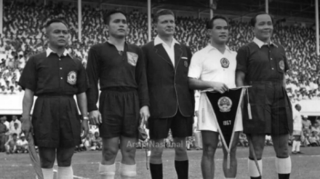 Kilas Balik Kejayaan PSSI Pasca Proklamasi:  Andi Ramang Bungkam China di Ikada