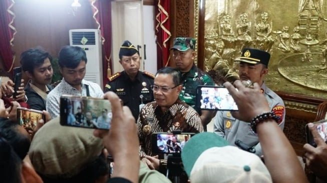 Digeruduk Warga, Bupati Pati Akhirnya Batalkan Kenaikan PBB 200 Persen: Proyek Vital Jadi Tumbal!