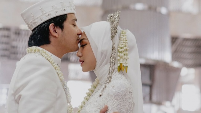 Arbani Yazis dan Raissa Ramadhani resmi menjadi suami-istri. [Instagram]