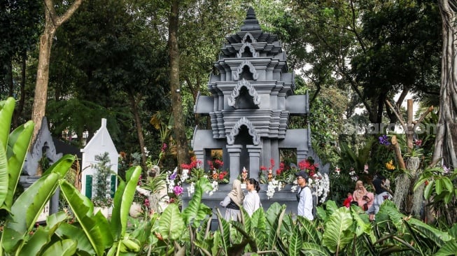 Warga mengunjungi Pameran Flora dan Fauna (Flona) Jakarta 2025 di Lapangan Banteng, Jakarta, Sabtu (9/8/2025). [Suara.com/Alfian Winanto]
