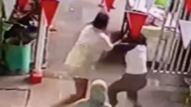 3 Fakta Viral Ibu-ibu Dianiaya Saat Antar Anak Sekolah di Tanjung Priok, Korban Luka Memar!