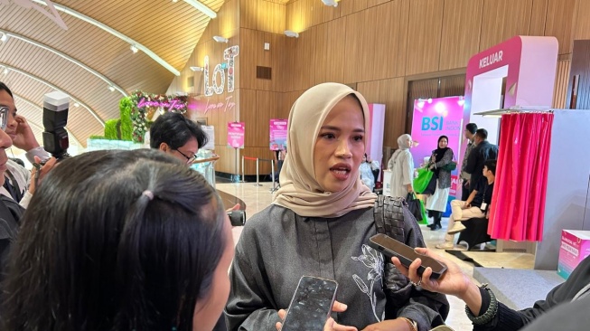 Koordinator Bazar GlamLocal, Rizky Azhar di PIM 3, Jakarta Selatan (Suara.com/Dini Afrianti)