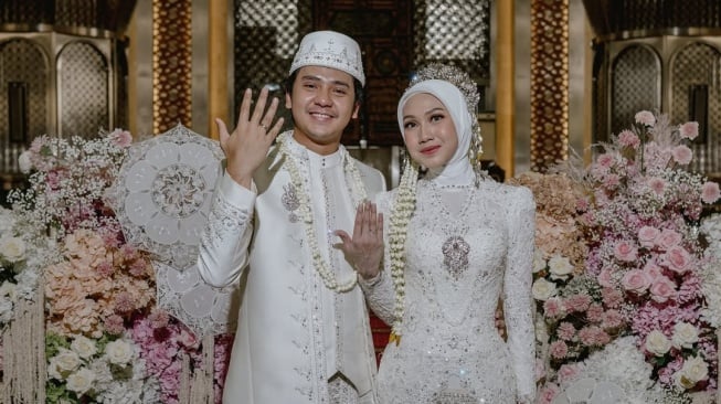 Arbani Yazis dan Raissa Ramadhani resmi menjadi suami-istri. [Instagram]