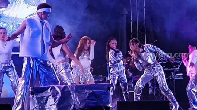 Konser Ayu Ting Ting di Lapangan Kostrad, Cilodong, Depok pada Sabtu, 9 Agustus 2025 [Suara.com/Rena Pangesti]
