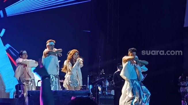 Konser Ayu Ting Ting di Lapangan Kostrad, Cilodong, Depok pada Sabtu, 9 Agustus 2025 [Suara.com/Rena Pangesti]