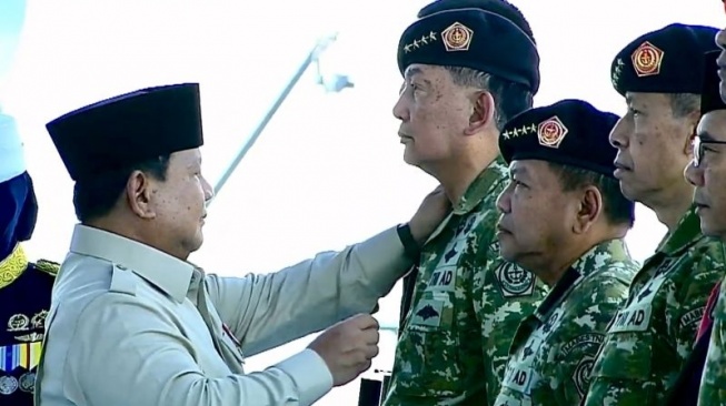 Efek Domino Sentuhan Prabowo di Baret Pejabat: Ketua MA Refleks Rapikan Penampilan Sendiri