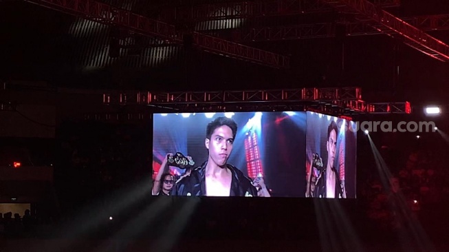 Suasana laga tinju ulang El Rumi dan Jefri Nichol di acara Superstar Knockout di Jakarta International Convention Center, Senayan, Minggu dini hari, 10 Agustus 2025. [Suara.com/Adiyoga Priyambodo]