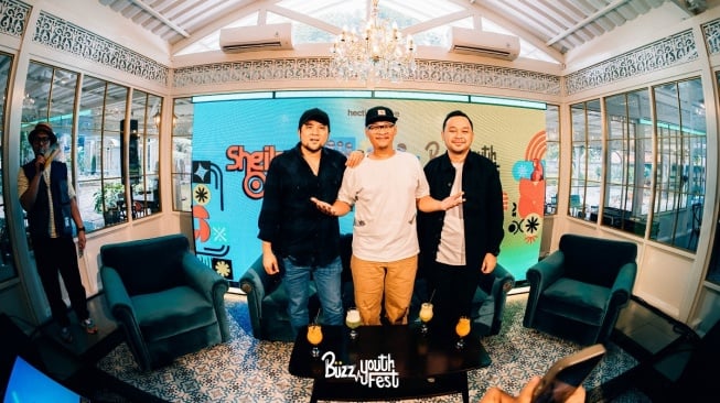 Konferensi pers festival musik Buzz Youth Fest #4 yang digelar di kawasan Pondok Pinang, Jakarta Selatan, Senin (11/8/2025). Buzz Youth Fest #4 akan digelar di Amanah Borneo Park, Banjarbaru, Kalimantan Selatan pada 24 Januari 2025. [Hectic Creative]