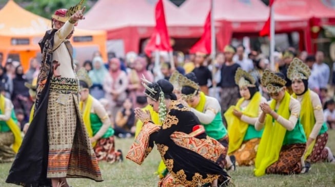 Mengenal Desa Wisata Adat Arjasa Jember, Destinasi yang Dikunjungi Wamenpar